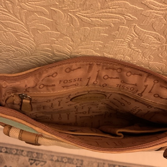 Vintage mint condition Fossil bag/ adjustable straps - Picture 3 of 3